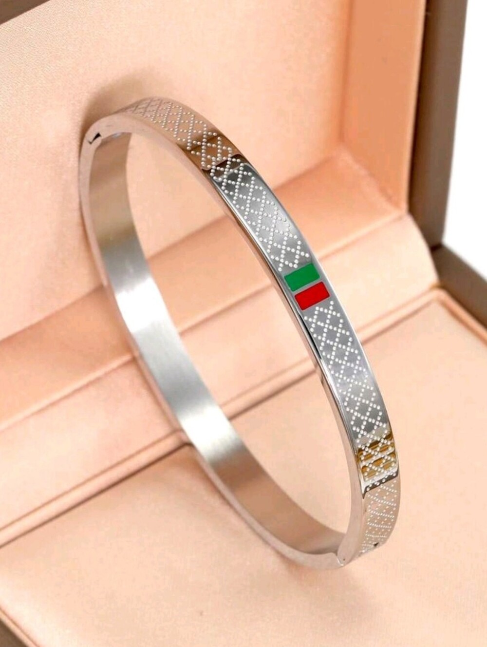 Luxury Style Bracelets - Picture 3 of 13